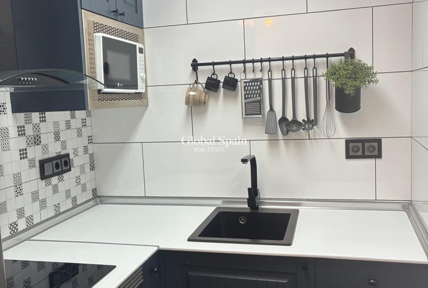 Resale - APARTMENT -
TORREVIEJA - Center