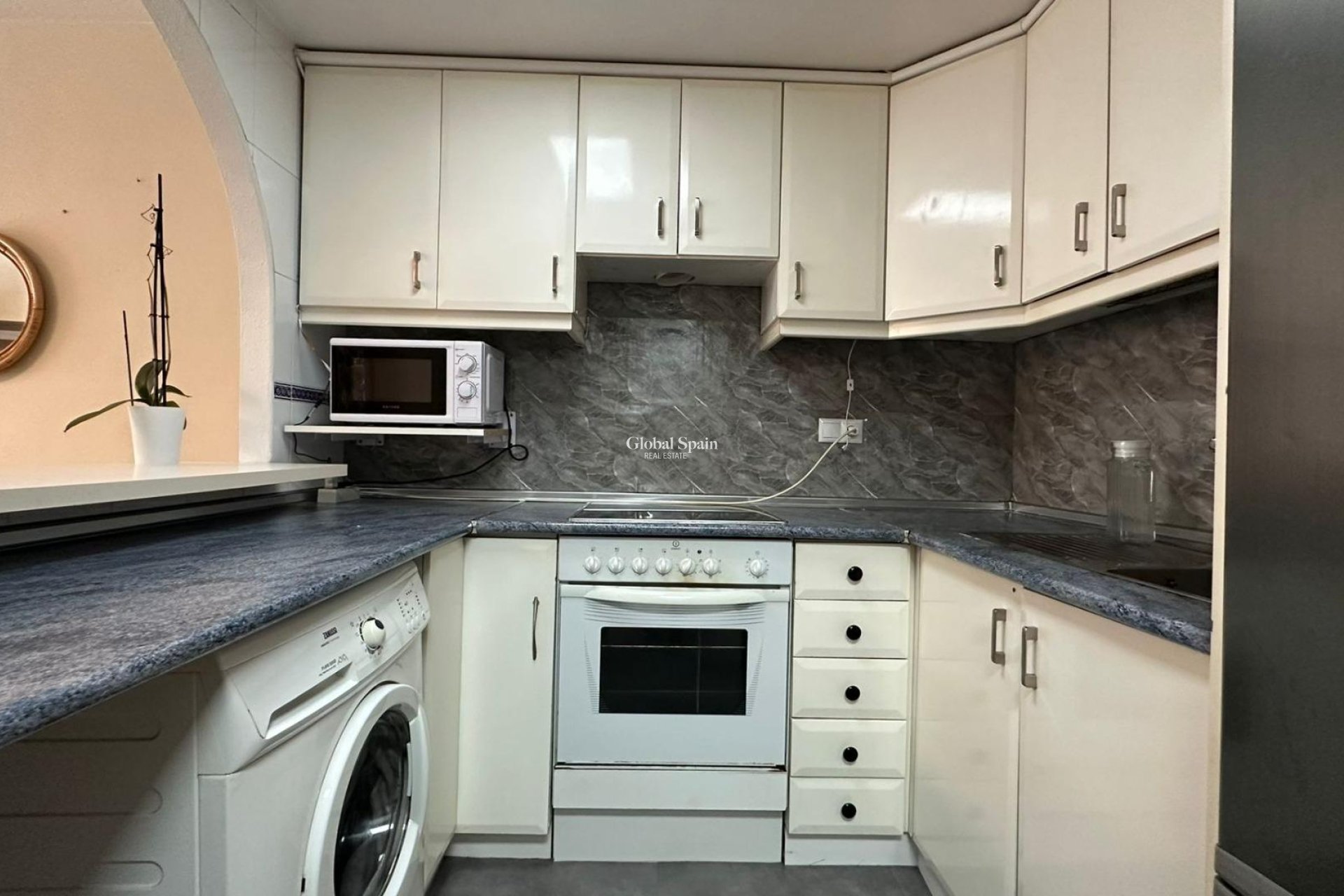 Resale - APARTMENT -
TORREVIEJA - Center