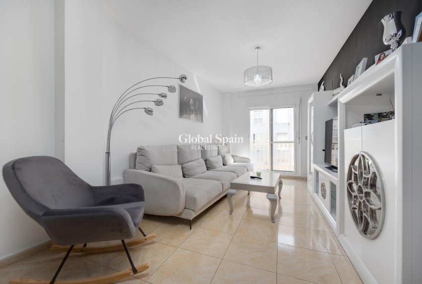 Resale - APARTMENT -
TORREVIEJA - Center