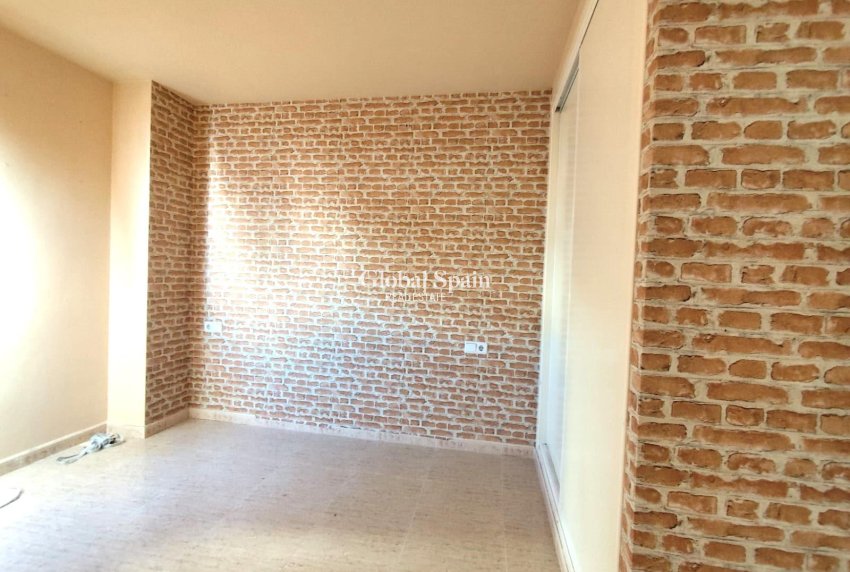 Resale - APARTMENT -
TORREVIEJA - Center