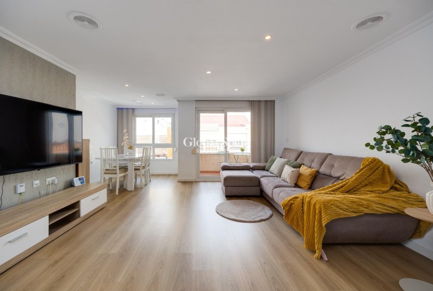 Resale - APARTMENT -
TORREVIEJA - Center