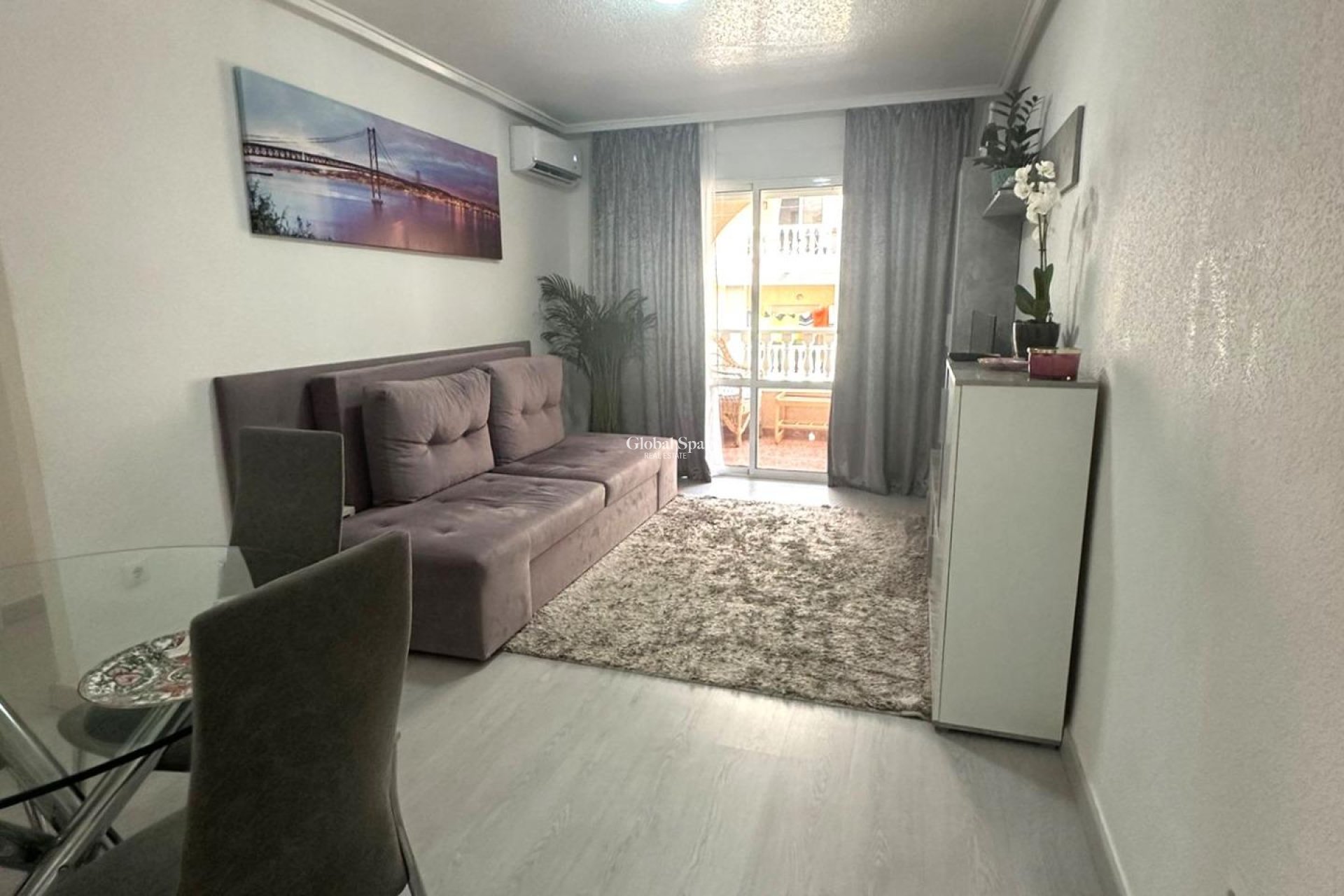 Resale - APARTMENT -
TORREVIEJA - Center