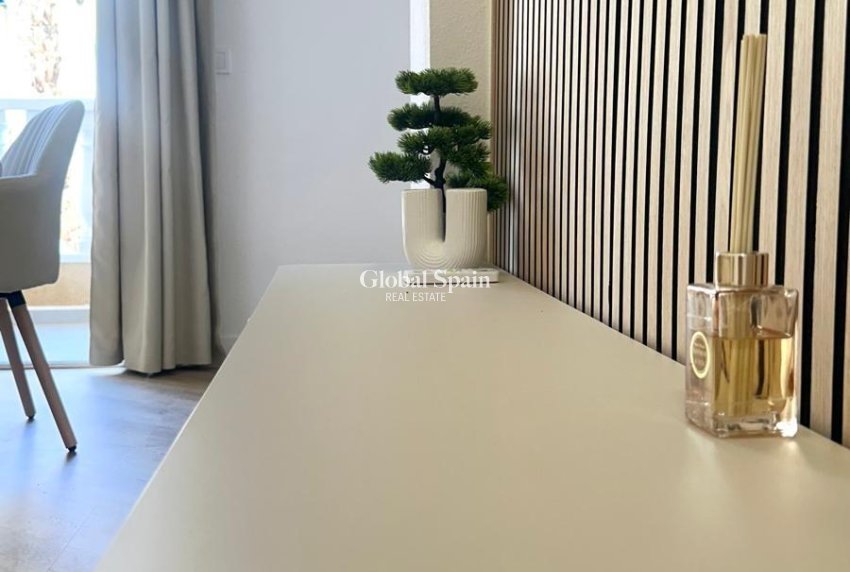 Resale - APARTMENT -
TORREVIEJA - Center