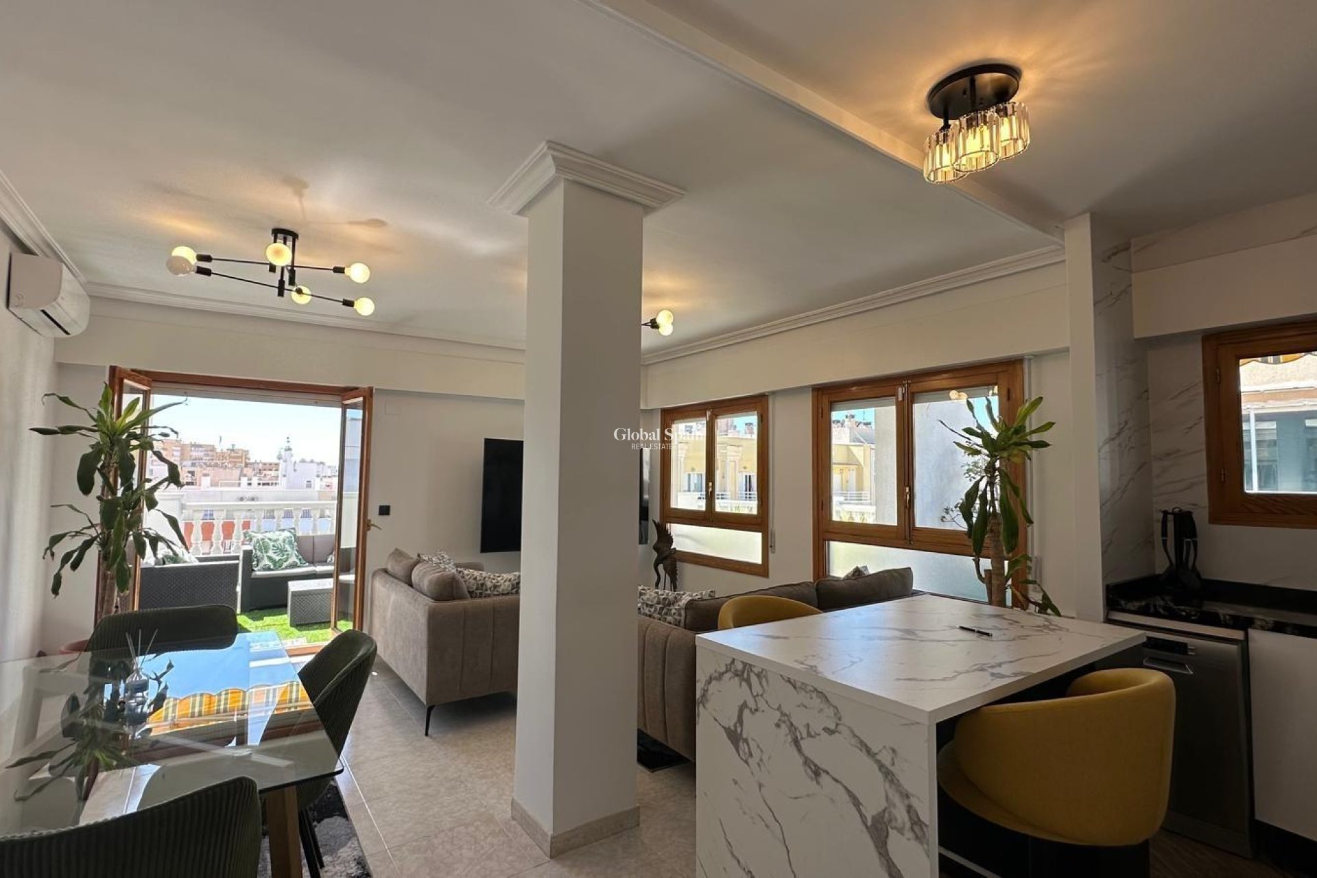 Resale - APARTMENT -
TORREVIEJA - Center