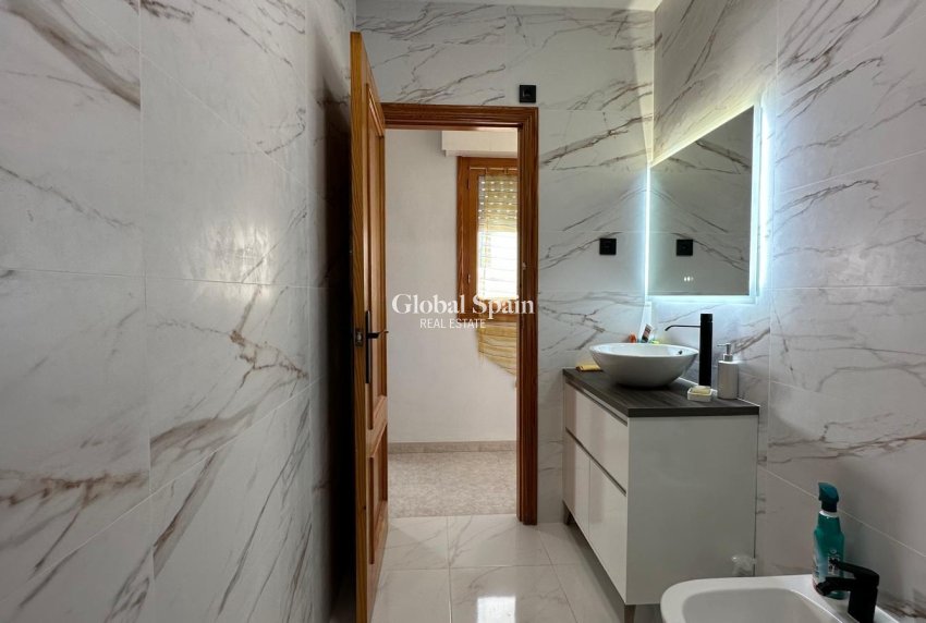 Resale - APARTMENT -
TORREVIEJA - Center