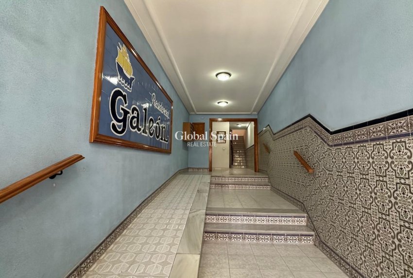 Resale - APARTMENT -
TORREVIEJA - Center