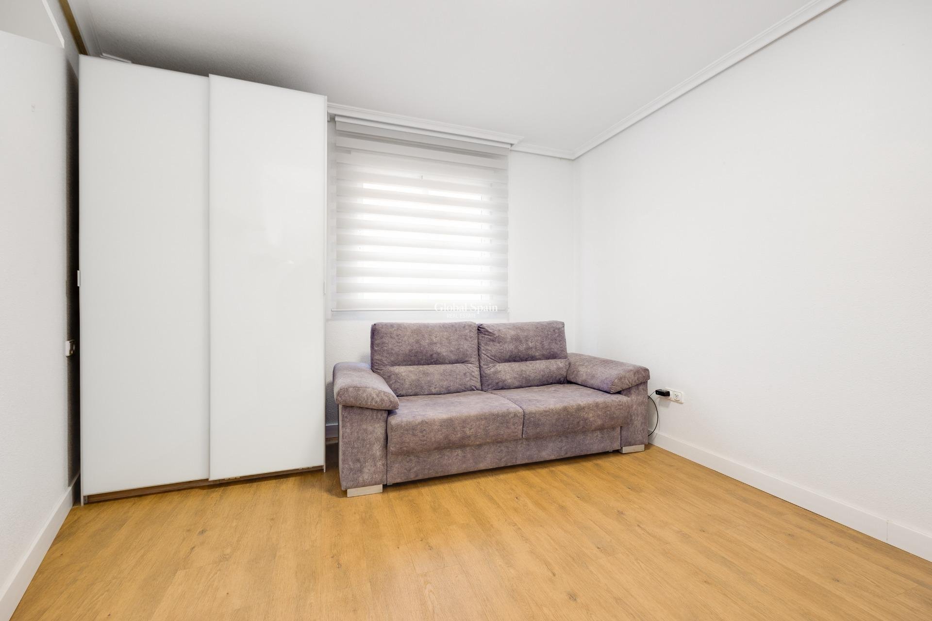 Resale - APARTMENT -
TORREVIEJA - Center