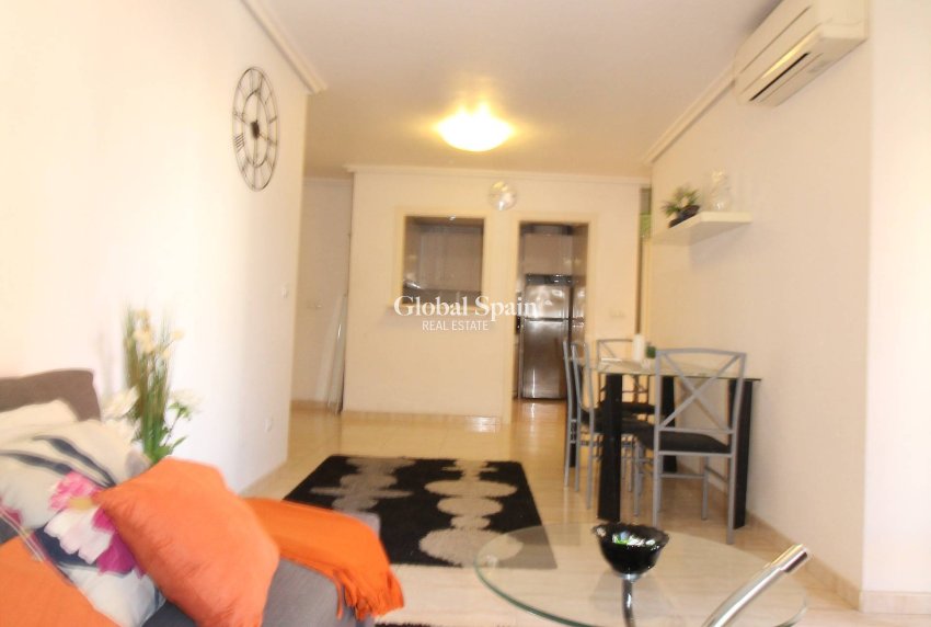 Resale - APARTMENT -
TORREVIEJA - Center