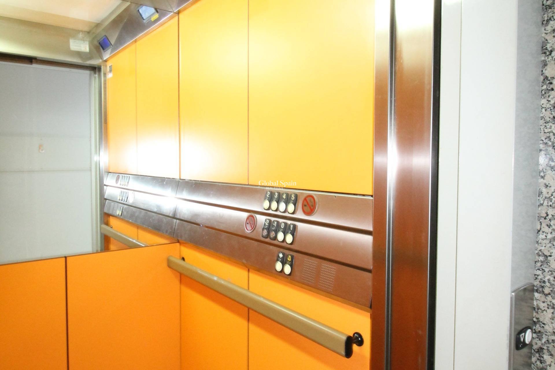 Resale - APARTMENT -
TORREVIEJA - Center