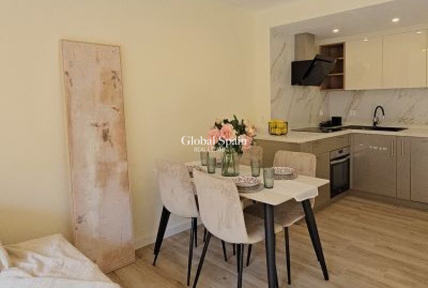 Resale - APARTMENT -
TORREVIEJA - Center