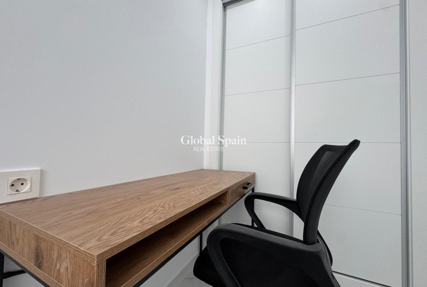 Resale - APARTMENT -
TORREVIEJA - Center