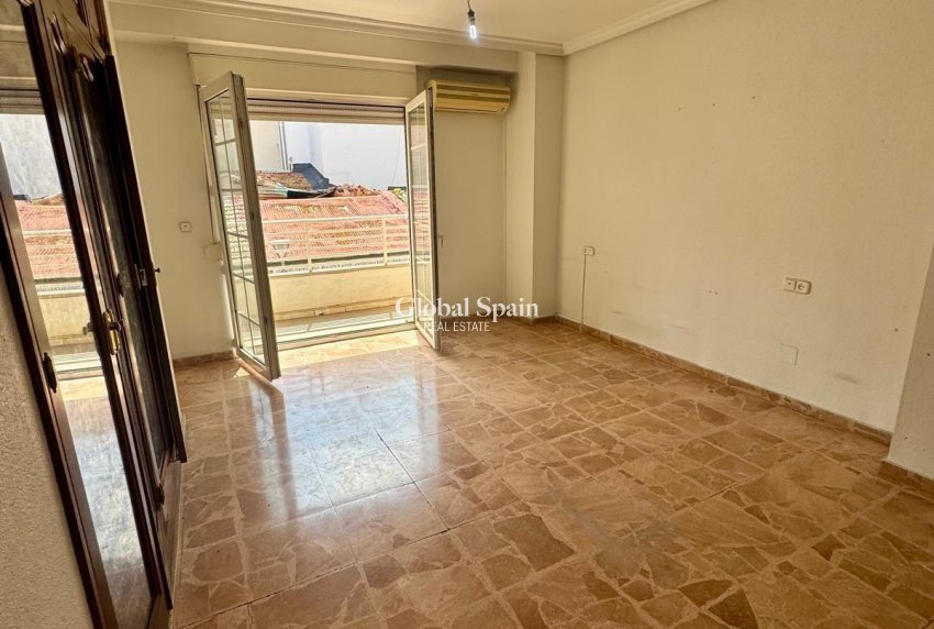 Resale - APARTMENT -
TORREVIEJA - Center