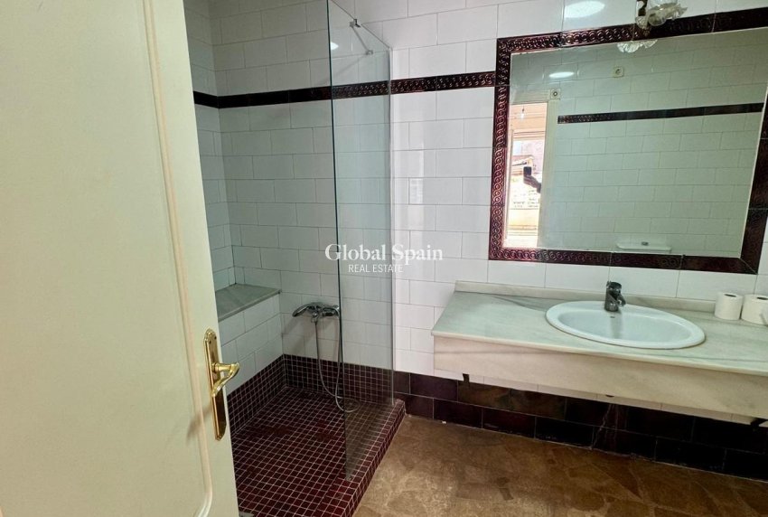 Resale - APARTMENT -
TORREVIEJA - Center