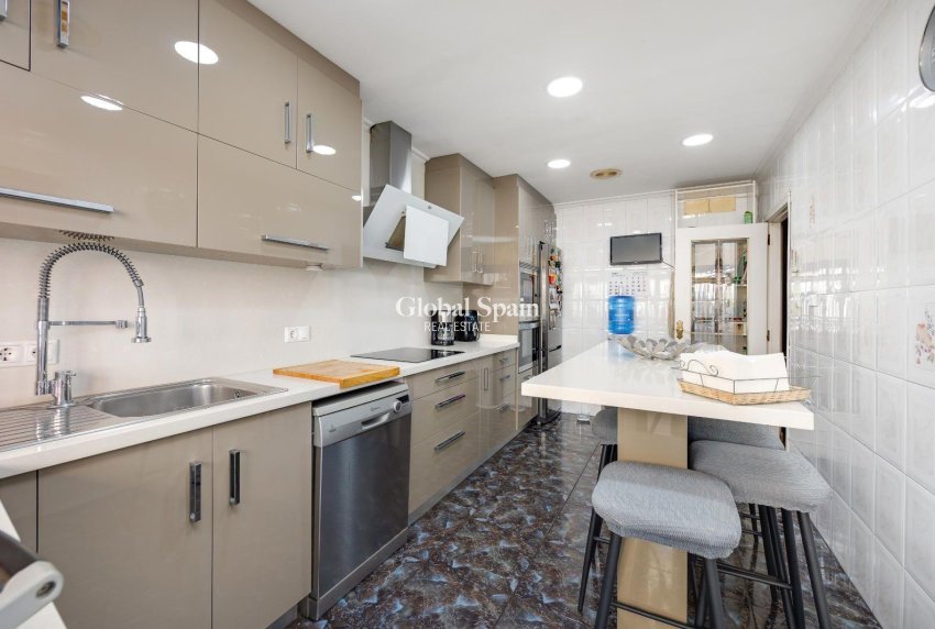 Resale - APARTMENT -
TORREVIEJA - Center