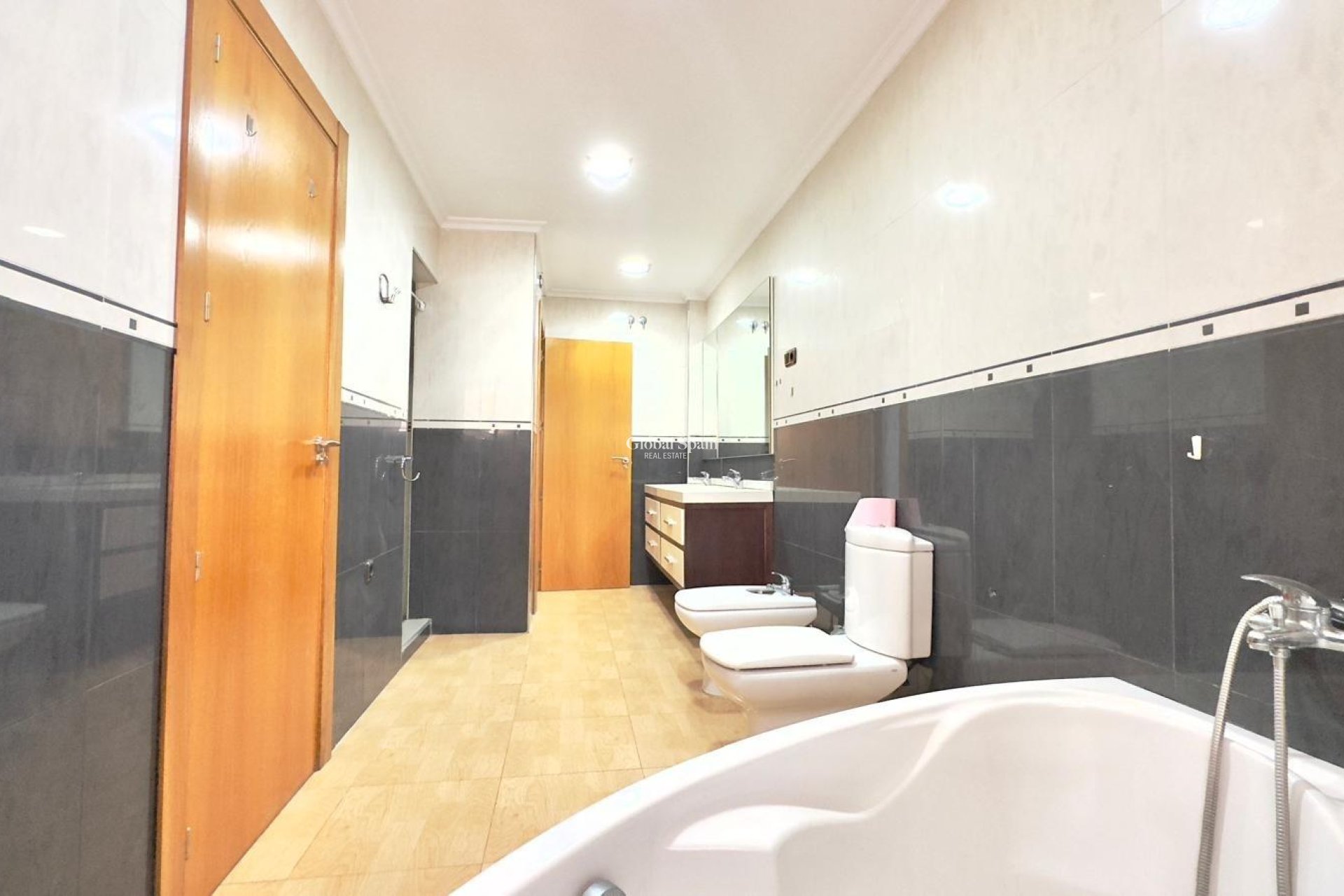 Resale - APARTMENT -
TORREVIEJA - Center