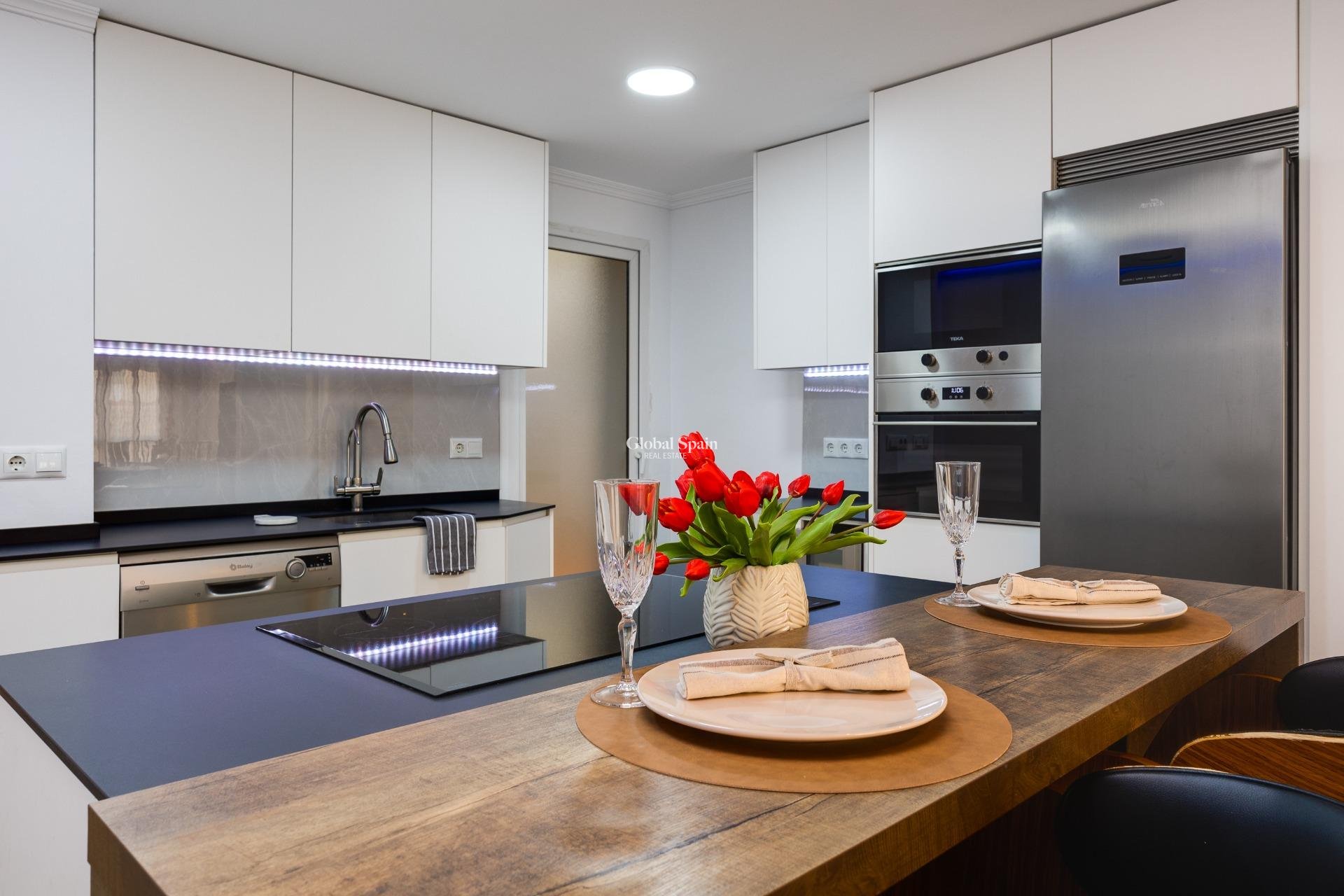 Resale - APARTMENT -
TORREVIEJA - Center