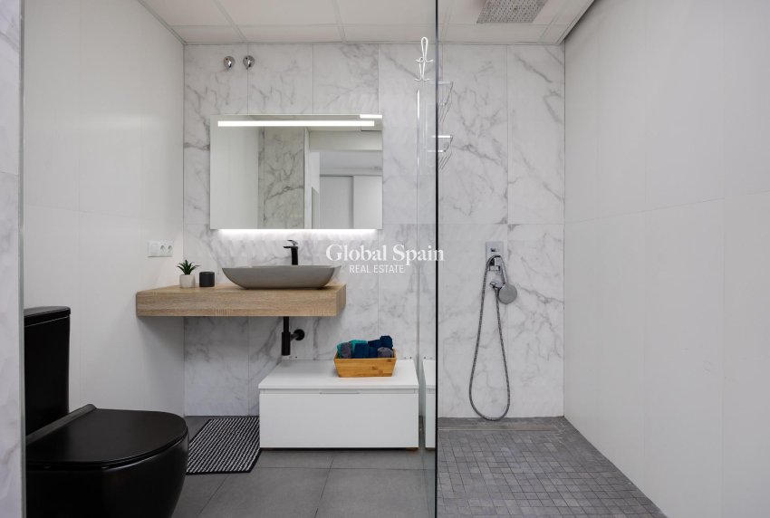 Resale - APARTMENT -
TORREVIEJA - Center