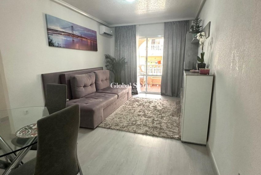 Resale - APARTMENT -
TORREVIEJA - Center