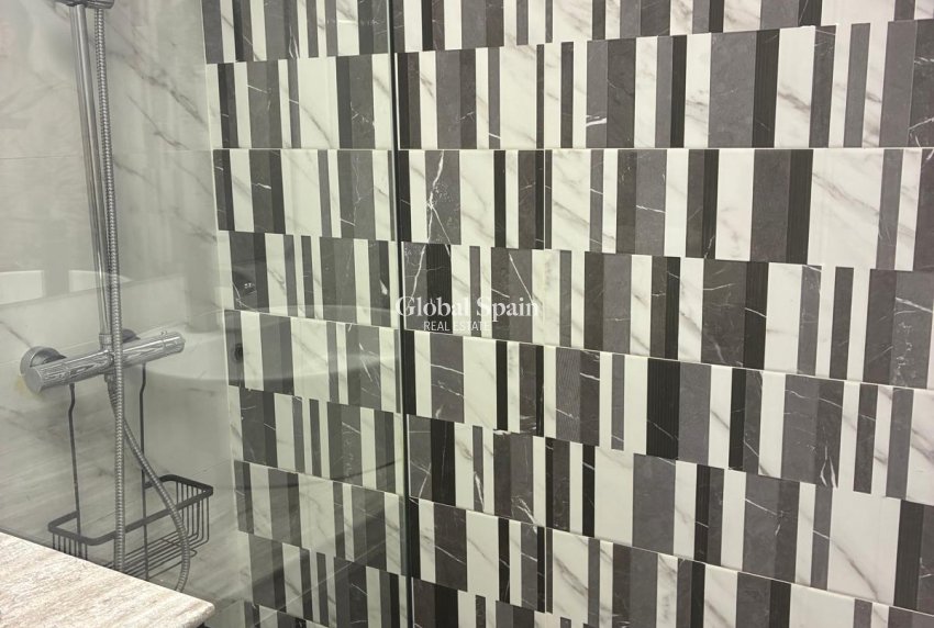 Resale - APARTMENT -
TORREVIEJA - Center