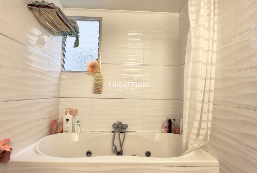 Resale - APARTMENT -
TORREVIEJA - Center