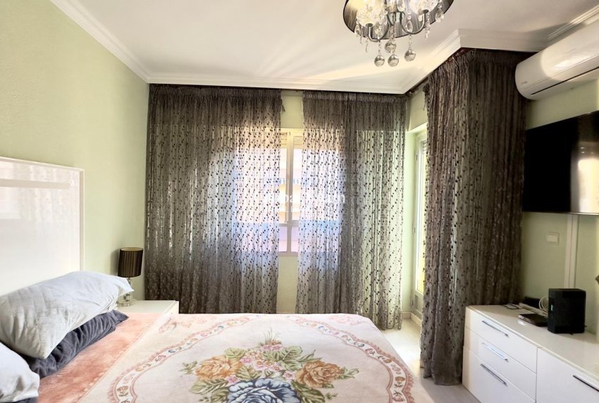 Resale - APARTMENT -
TORREVIEJA - Center