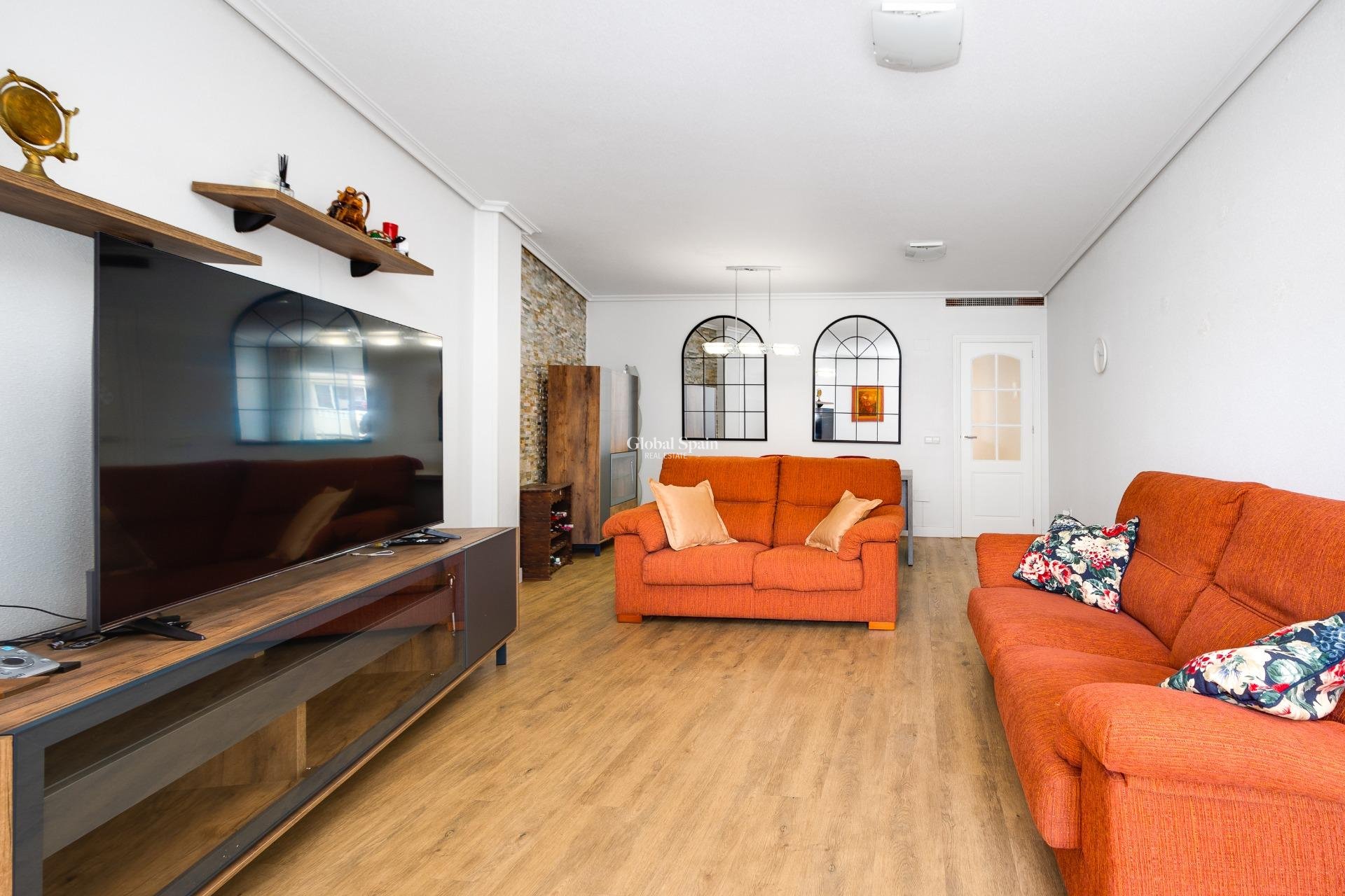 Resale - APARTMENT -
TORREVIEJA - Center