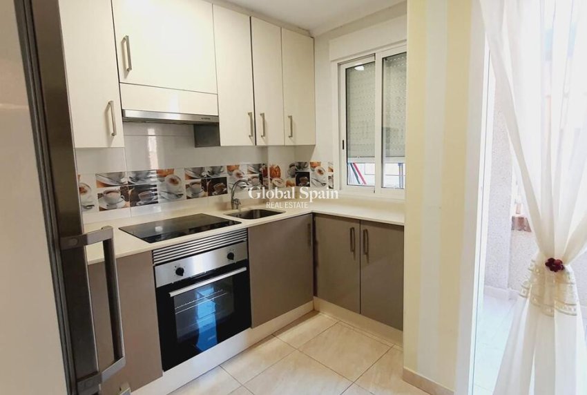 Resale - APARTMENT -
TORREVIEJA - Center