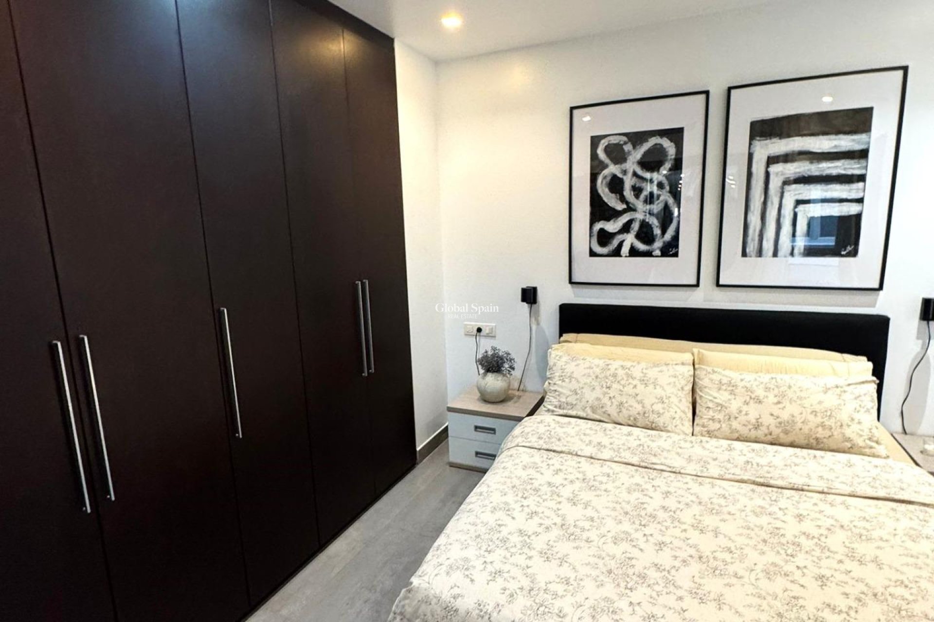 Resale - APARTMENT -
TORREVIEJA - Center