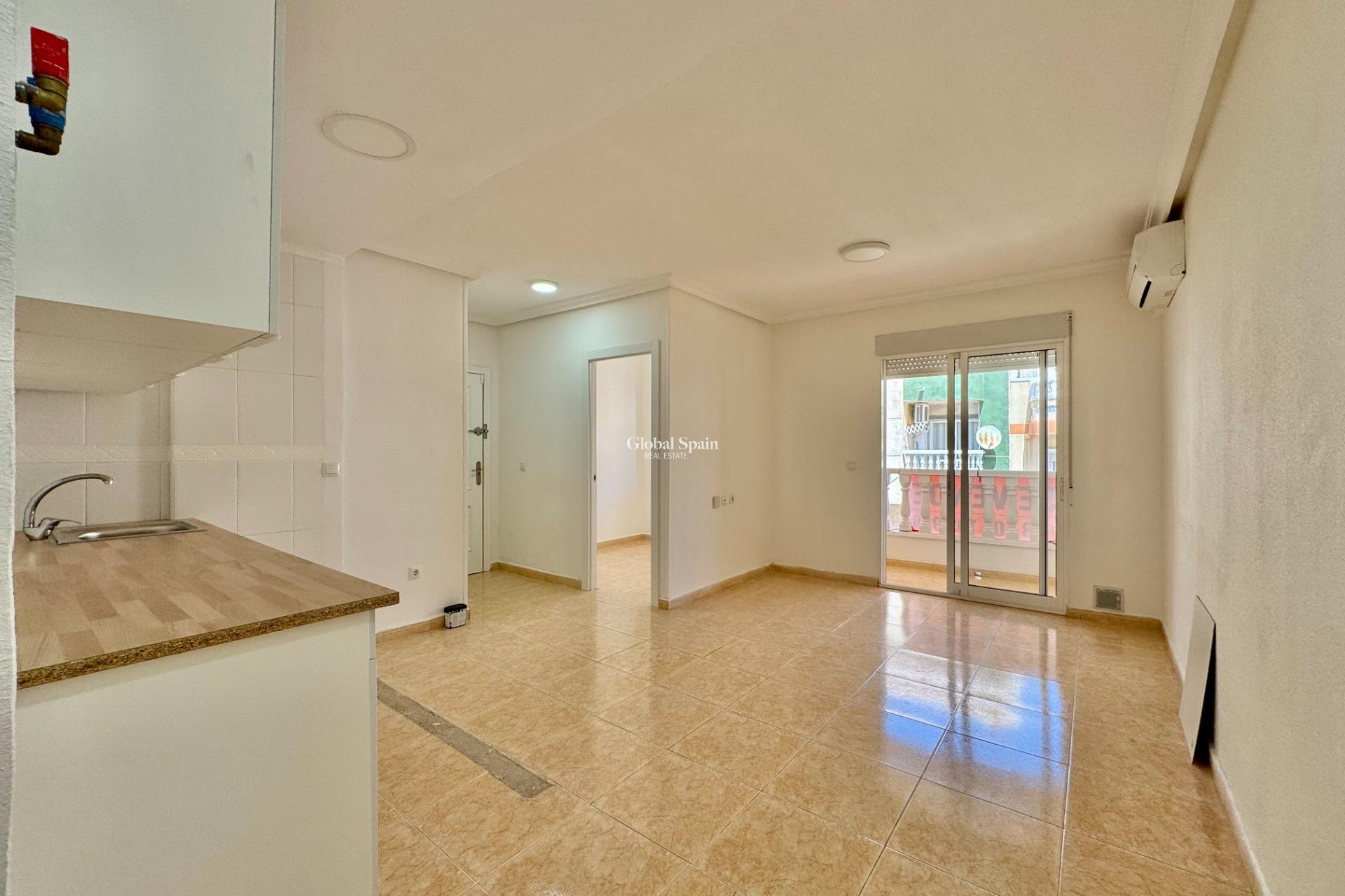 Resale - APARTMENT -
TORREVIEJA - Center