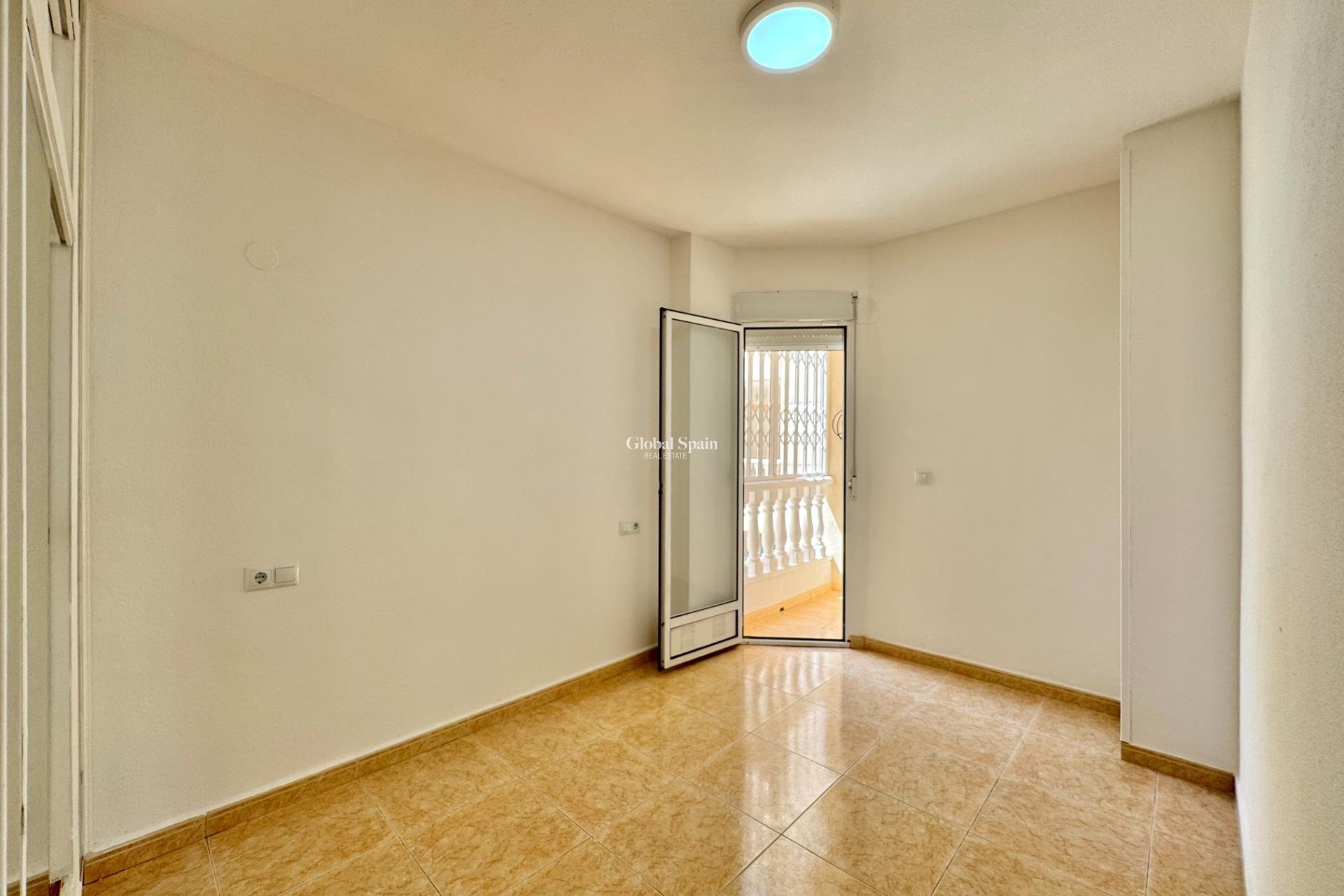 Resale - APARTMENT -
TORREVIEJA - Center