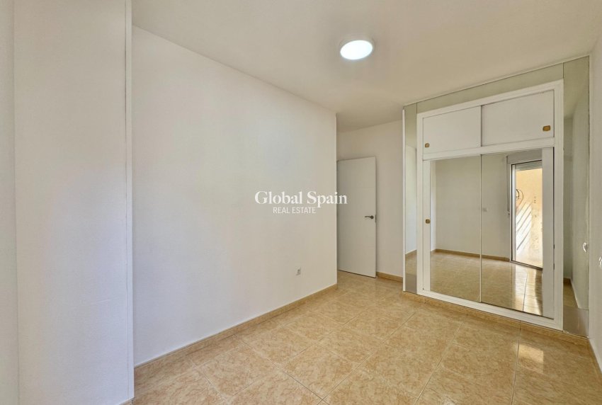 Resale - APARTMENT -
TORREVIEJA - Center