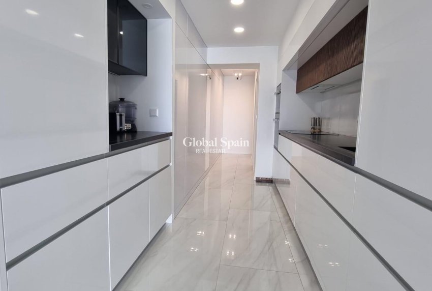 Resale - APARTMENT -
TORREVIEJA - Center