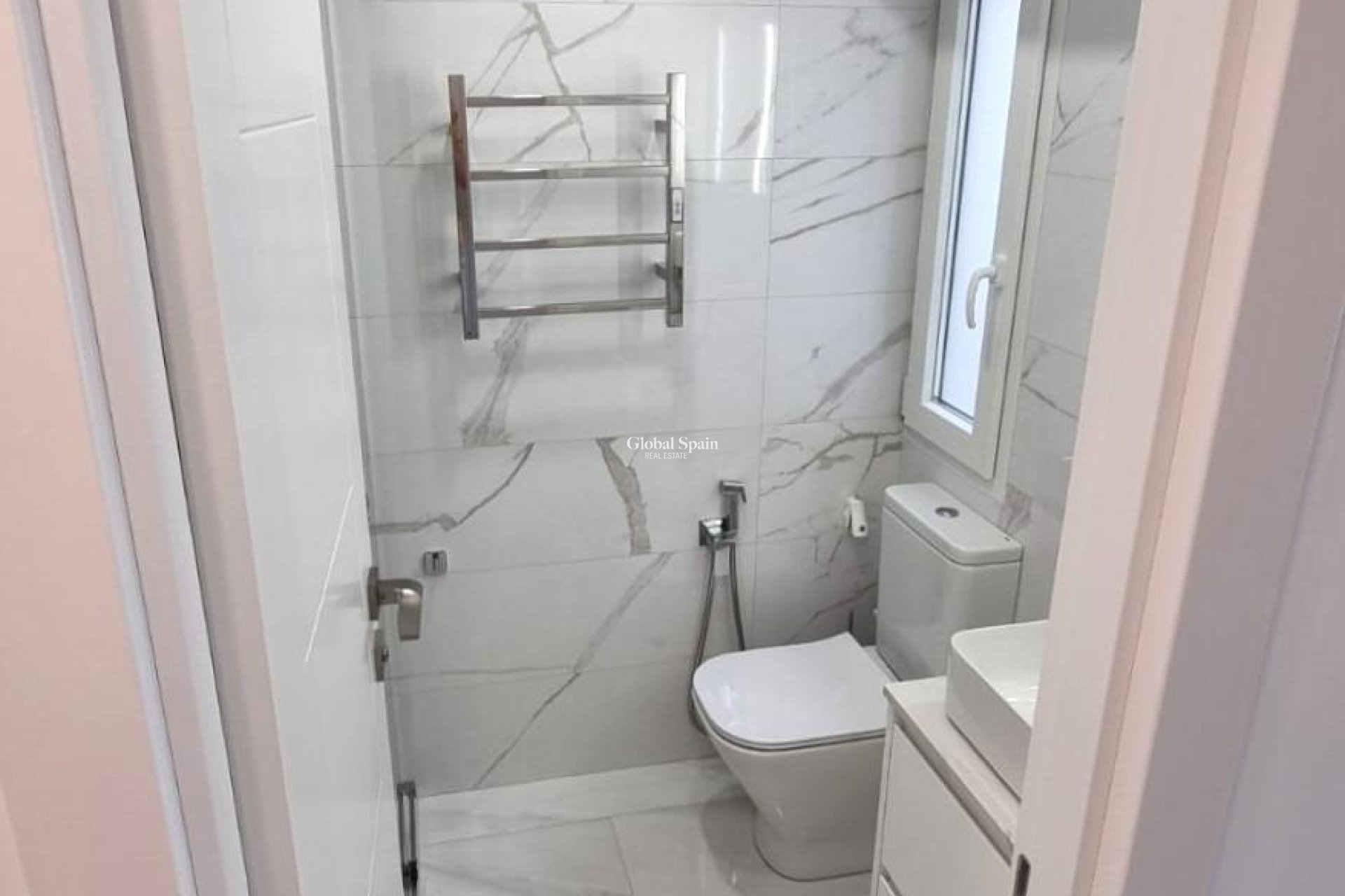 Resale - APARTMENT -
TORREVIEJA - Center