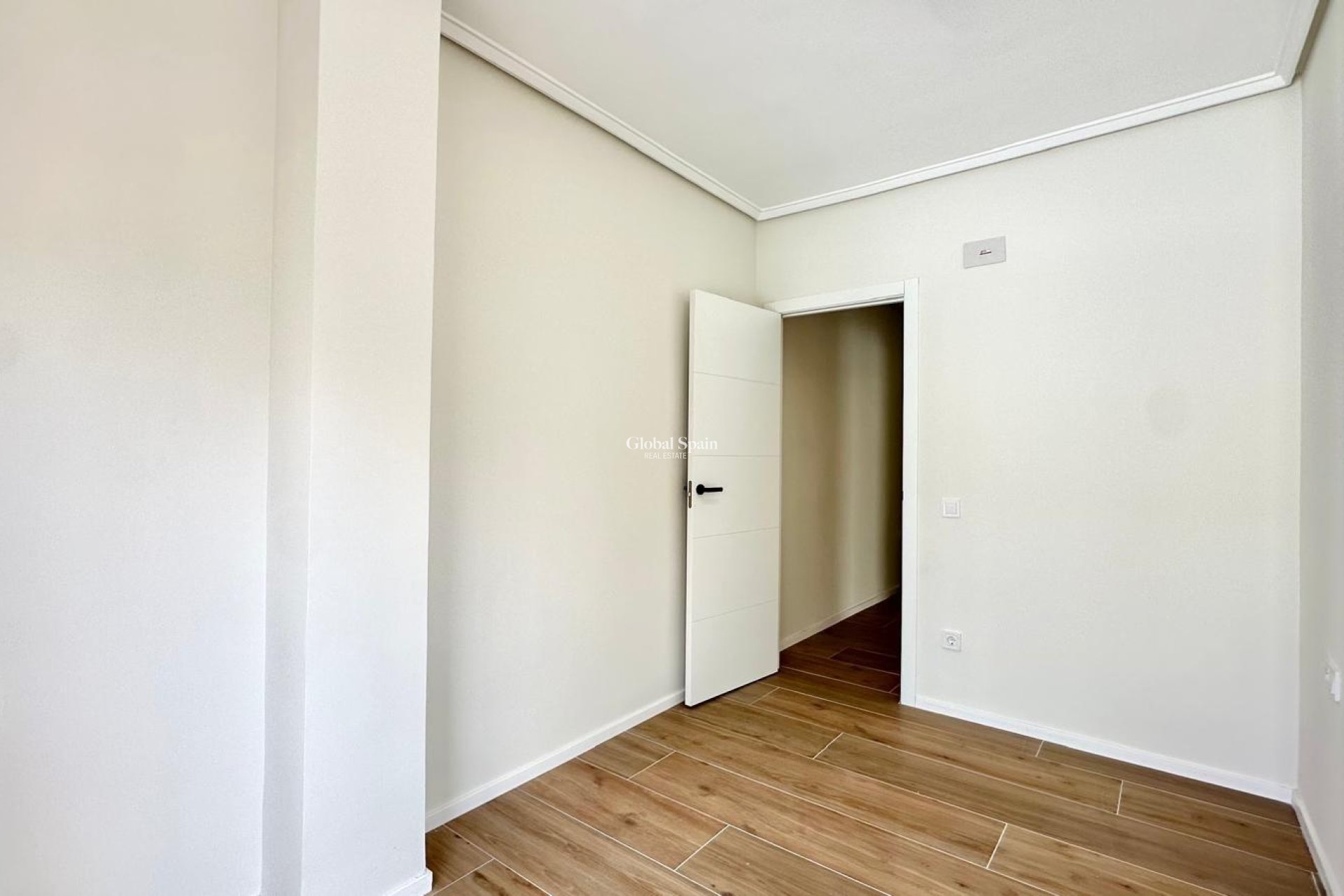 Resale - APARTMENT -
TORREVIEJA - Center