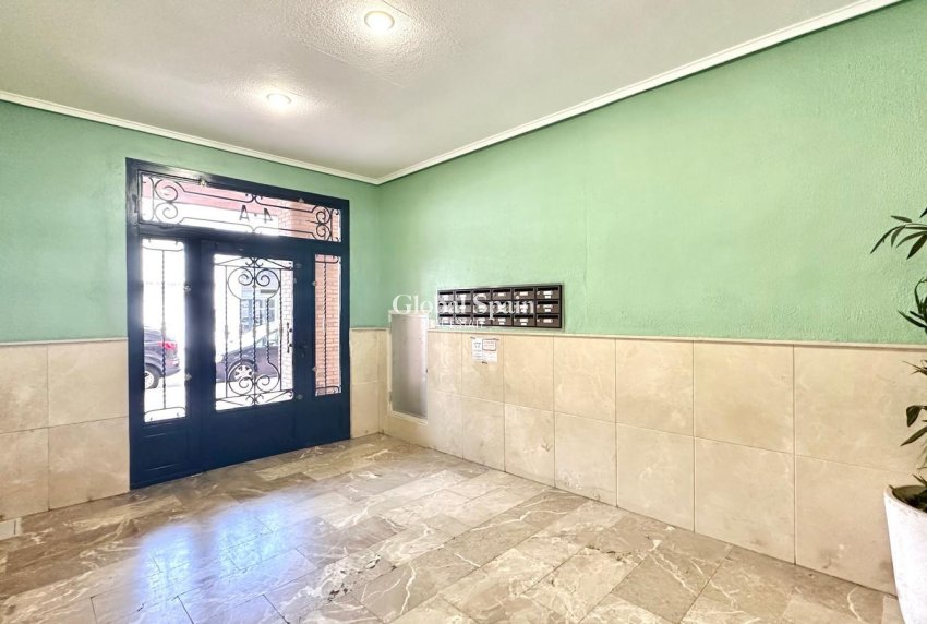 Resale - APARTMENT -
TORREVIEJA - Center