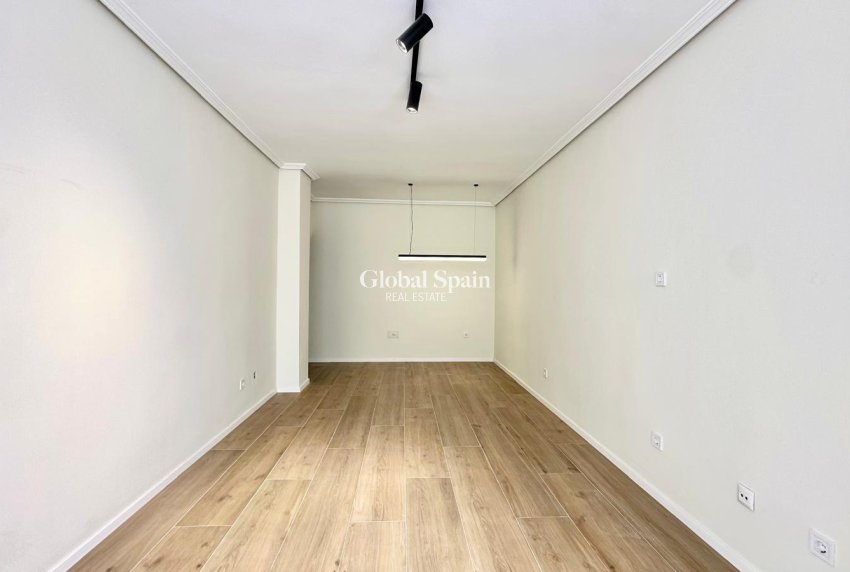 Resale - APARTMENT -
TORREVIEJA - Center