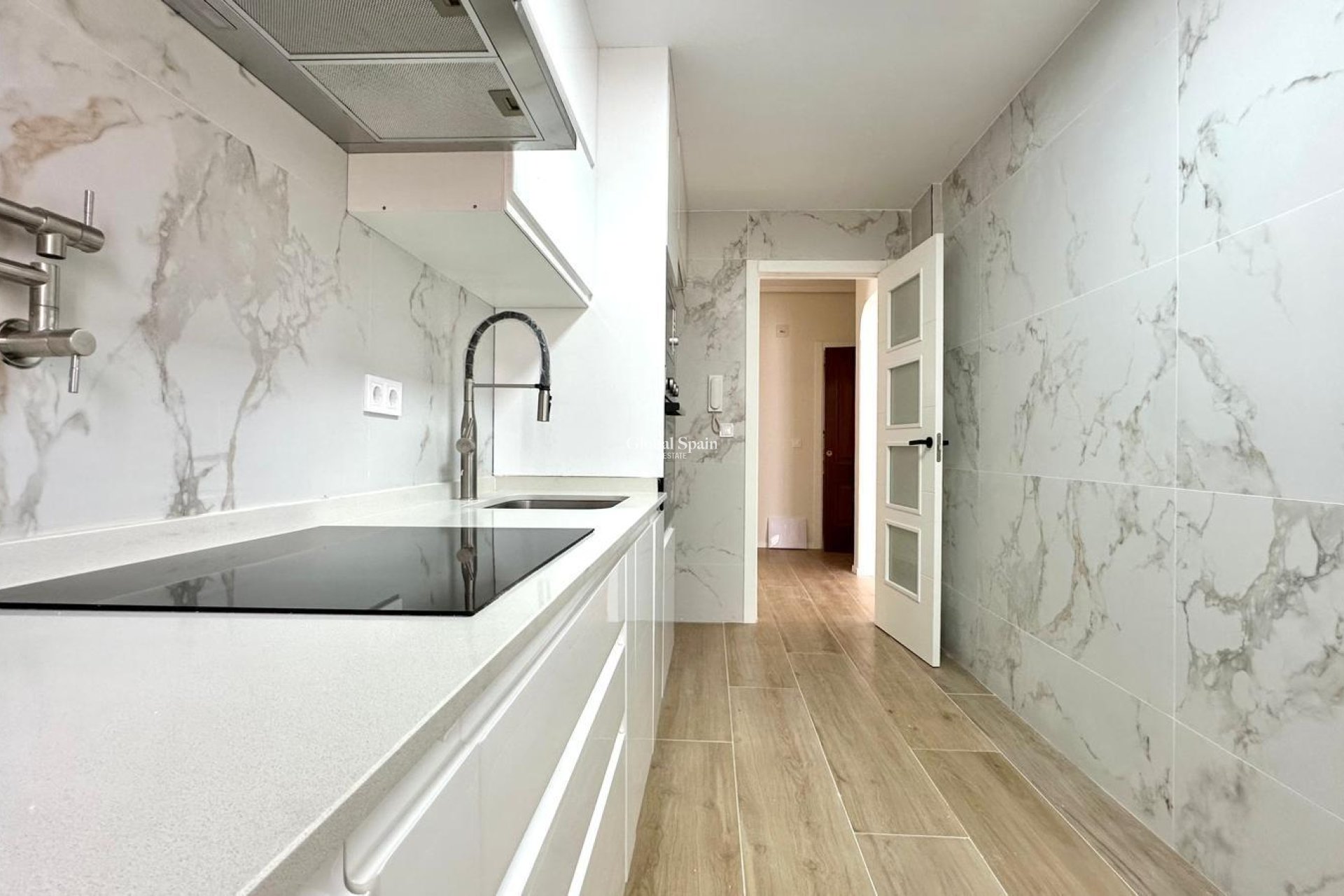 Resale - APARTMENT -
TORREVIEJA - Center