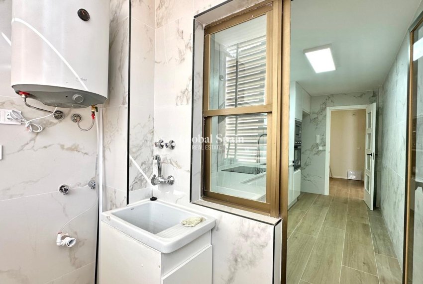 Resale - APARTMENT -
TORREVIEJA - Center