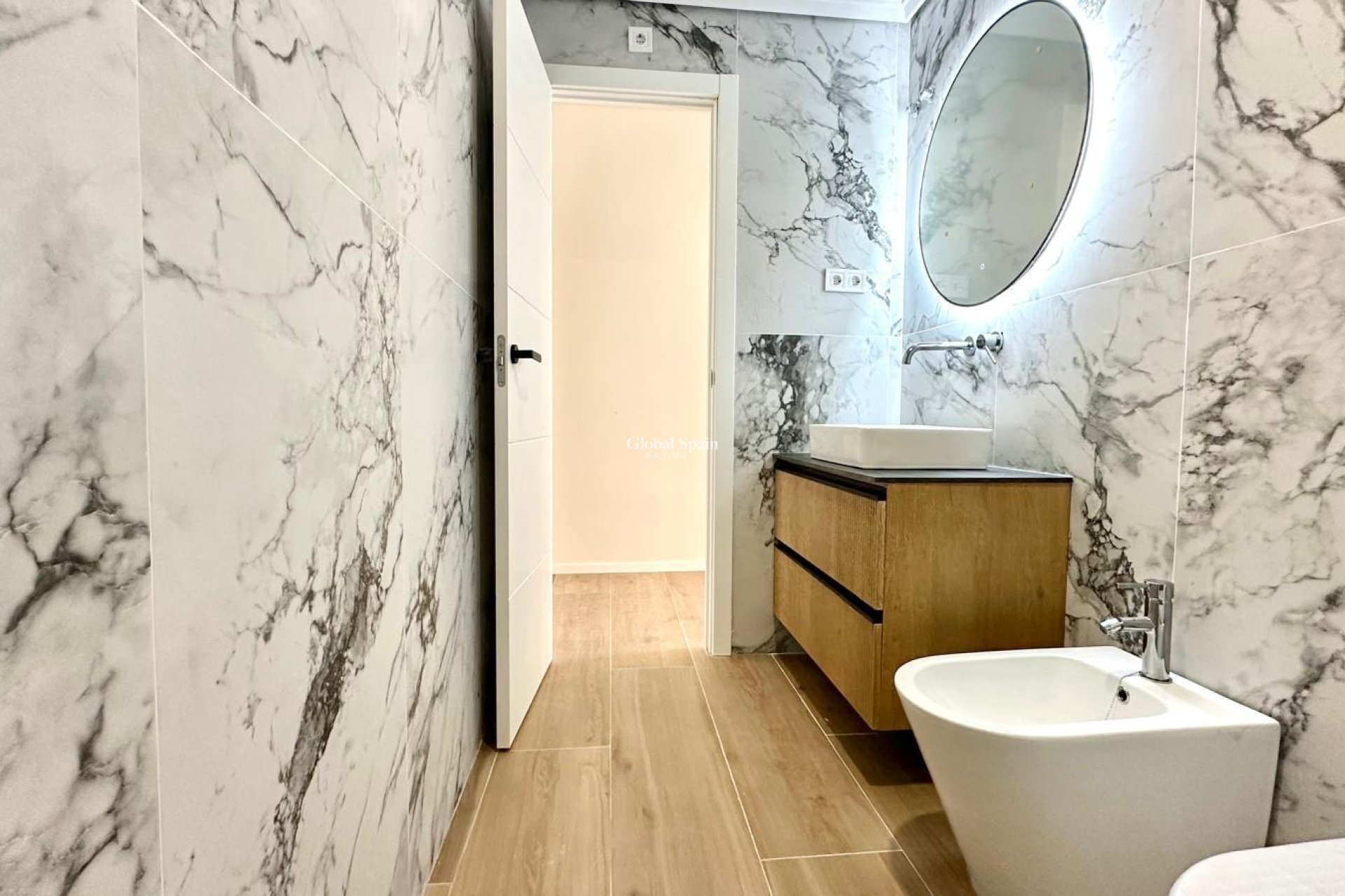 Resale - APARTMENT -
TORREVIEJA - Center