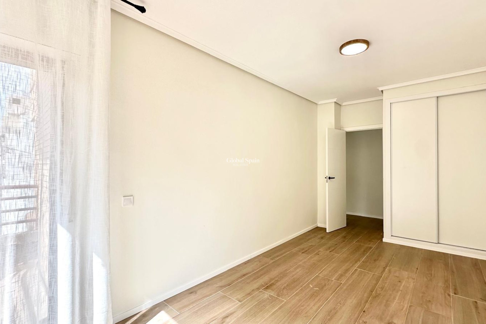 Resale - APARTMENT -
TORREVIEJA - Center
