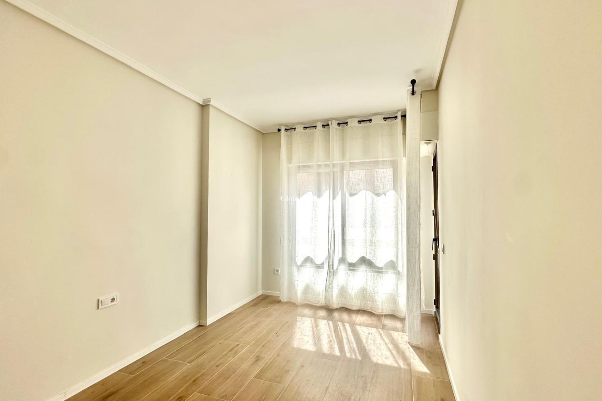 Resale - APARTMENT -
TORREVIEJA - Center