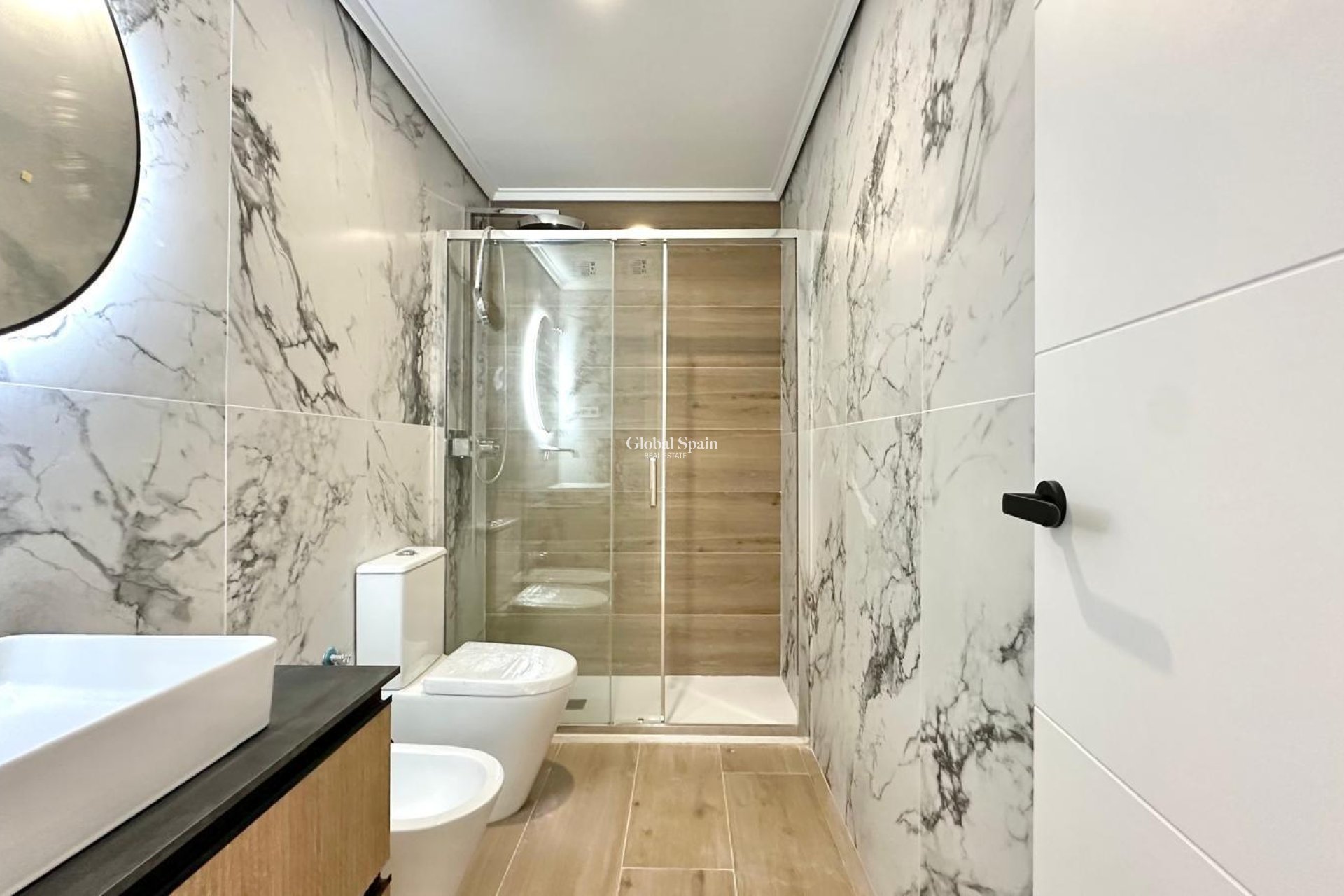 Resale - APARTMENT -
TORREVIEJA - Center