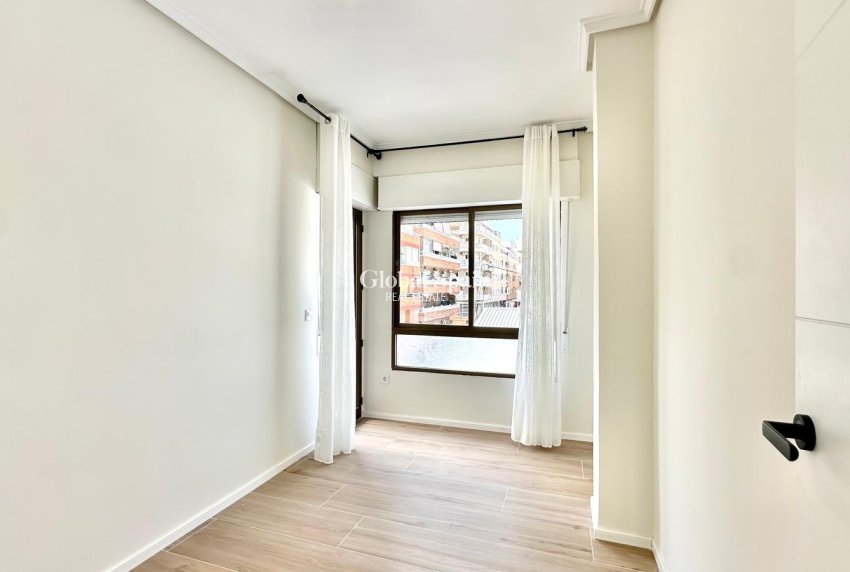 Resale - APARTMENT -
TORREVIEJA - Center