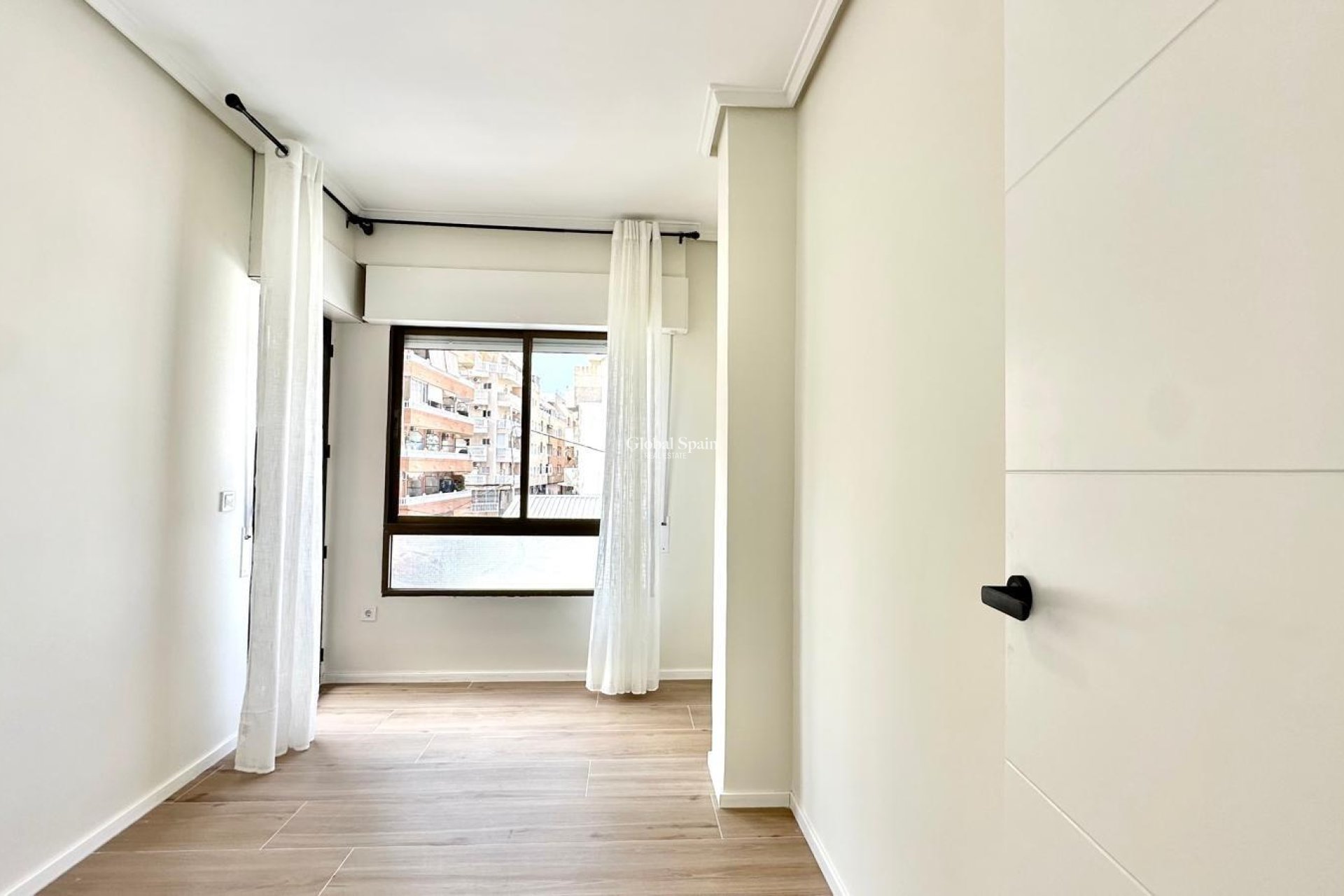 Resale - APARTMENT -
TORREVIEJA - Center