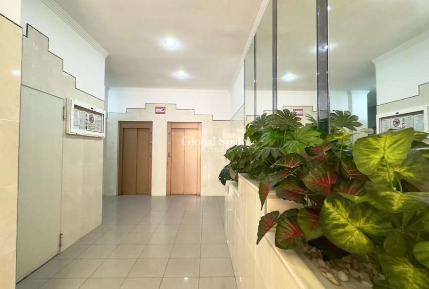 Resale - APARTMENT -
TORREVIEJA - Center
