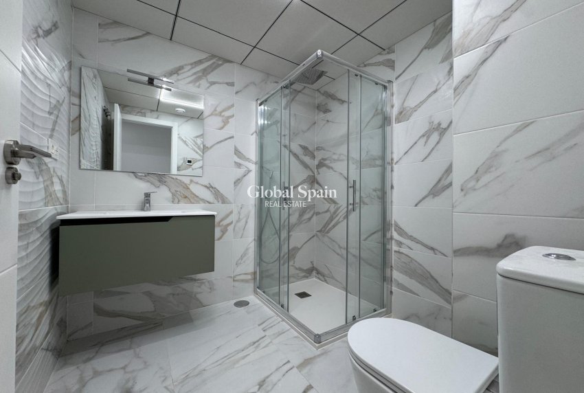 Resale - APARTMENT -
TORREVIEJA - Center