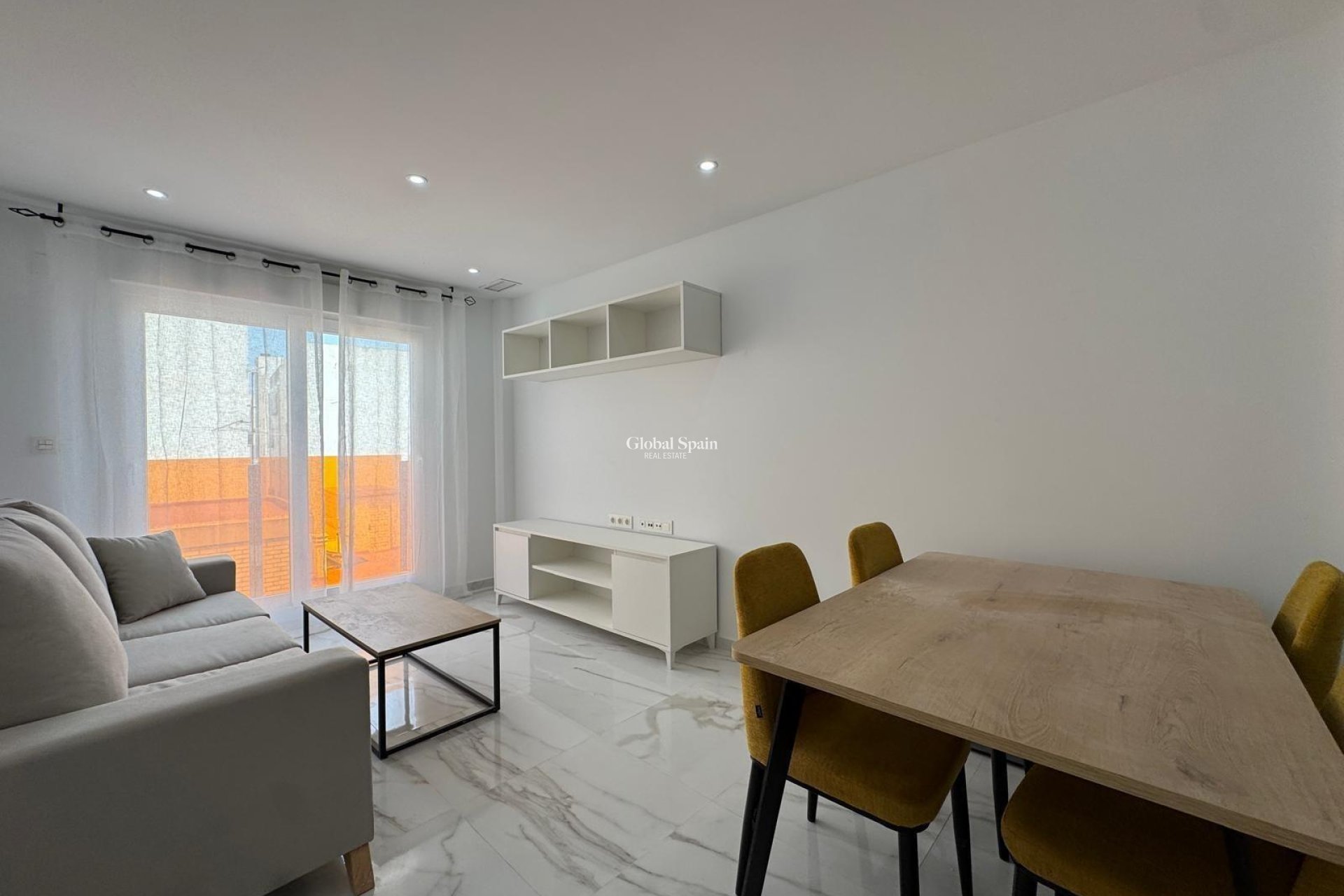 Resale - APARTMENT -
TORREVIEJA - Center