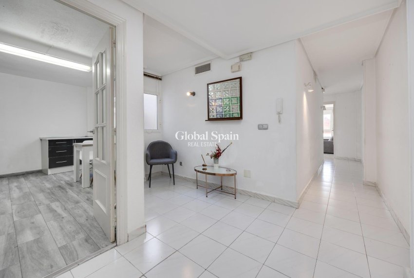 Resale - APARTMENT -
TORREVIEJA - Center
