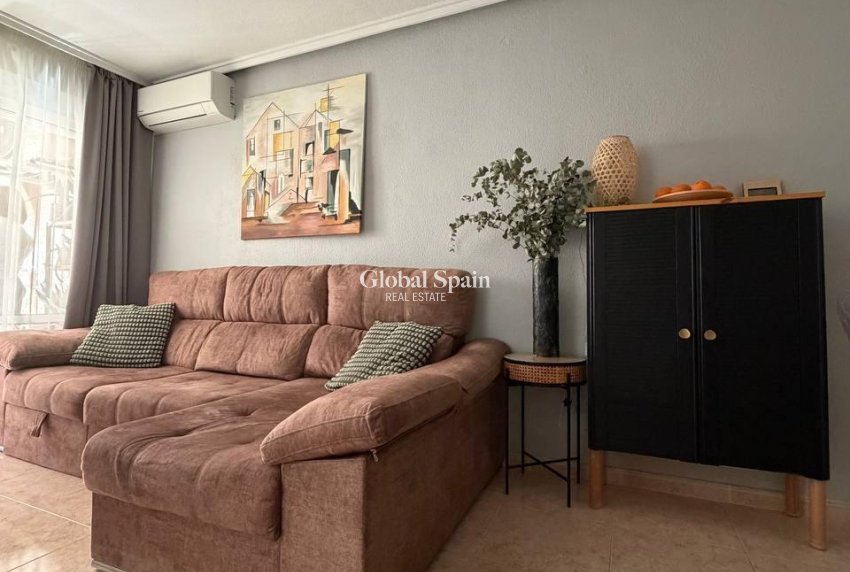 Resale - APARTMENT -
TORREVIEJA - Center