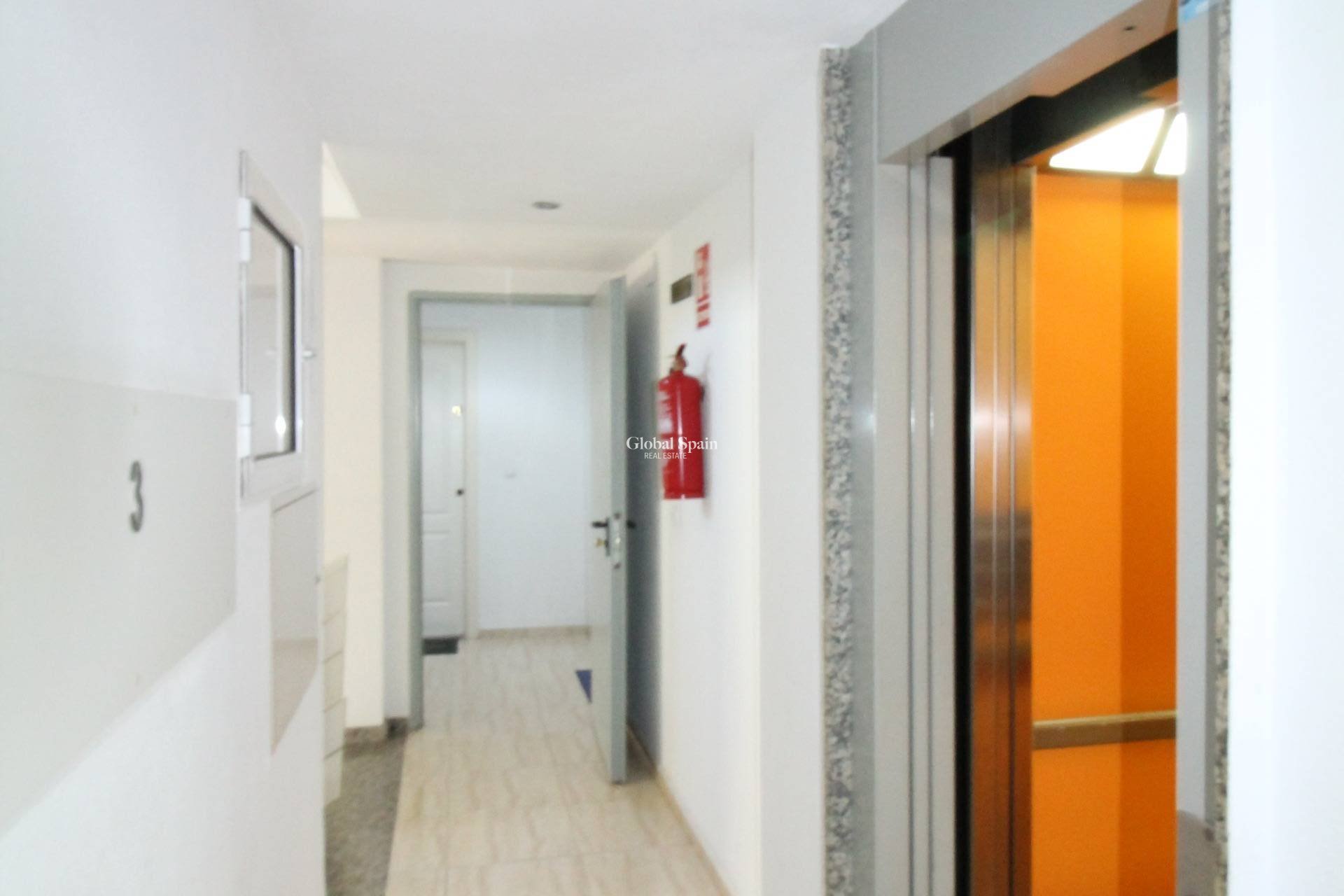 Resale - APARTMENT -
TORREVIEJA - Center
